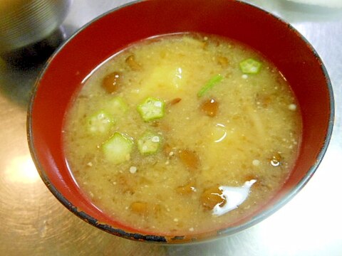 じゃが芋+なめこ+オクラの味噌汁